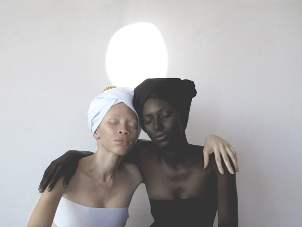 albinos-melanine-art-artiste-ambrecardinal-blancdebene-mode-directionartistique-senegal-afrique-photomode-fashion